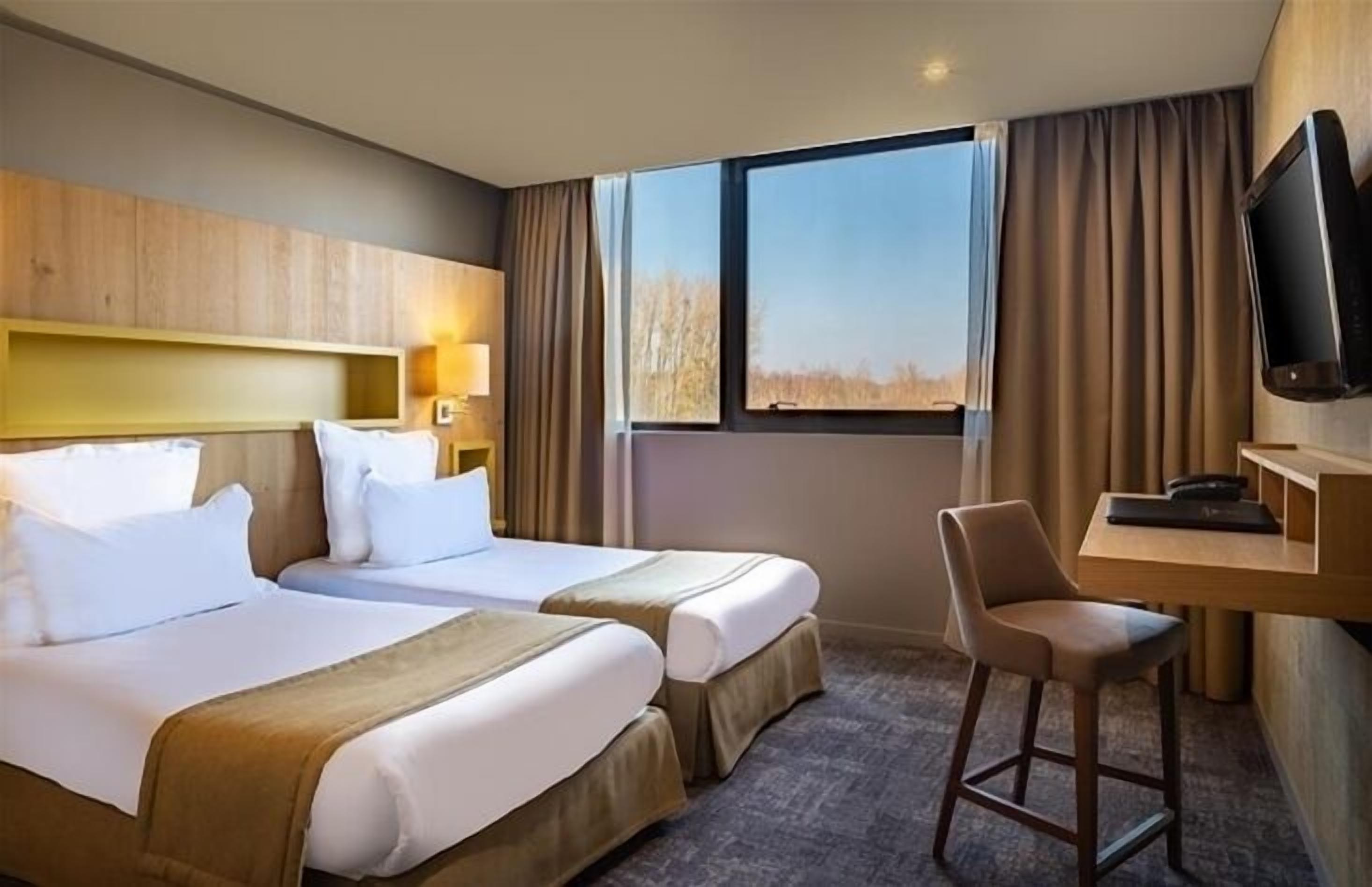 minibar, in-room safe, individually decorated, individually furnished