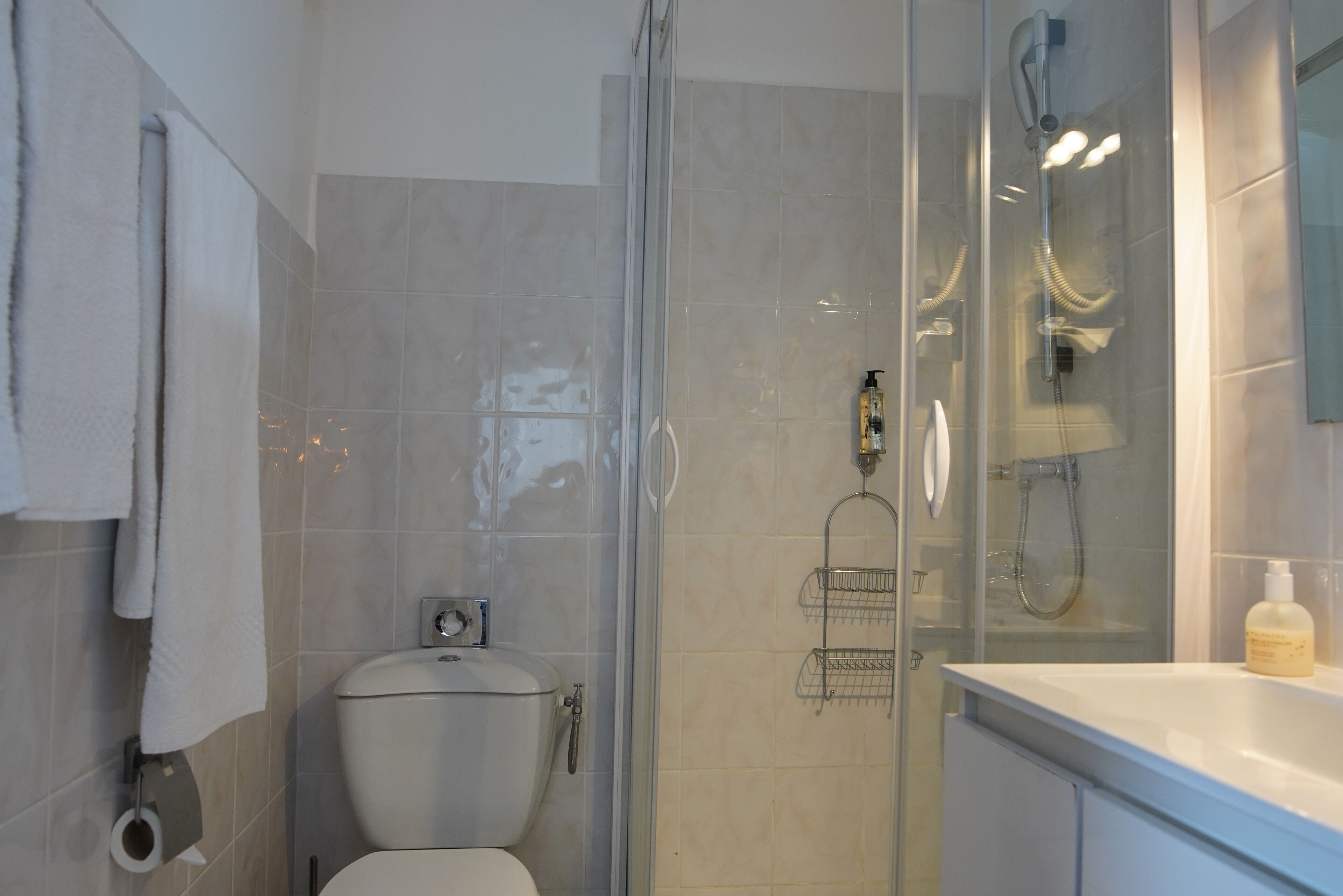 basic double or twin room | bathroom | free toiletries, hair dryer, towels, soap