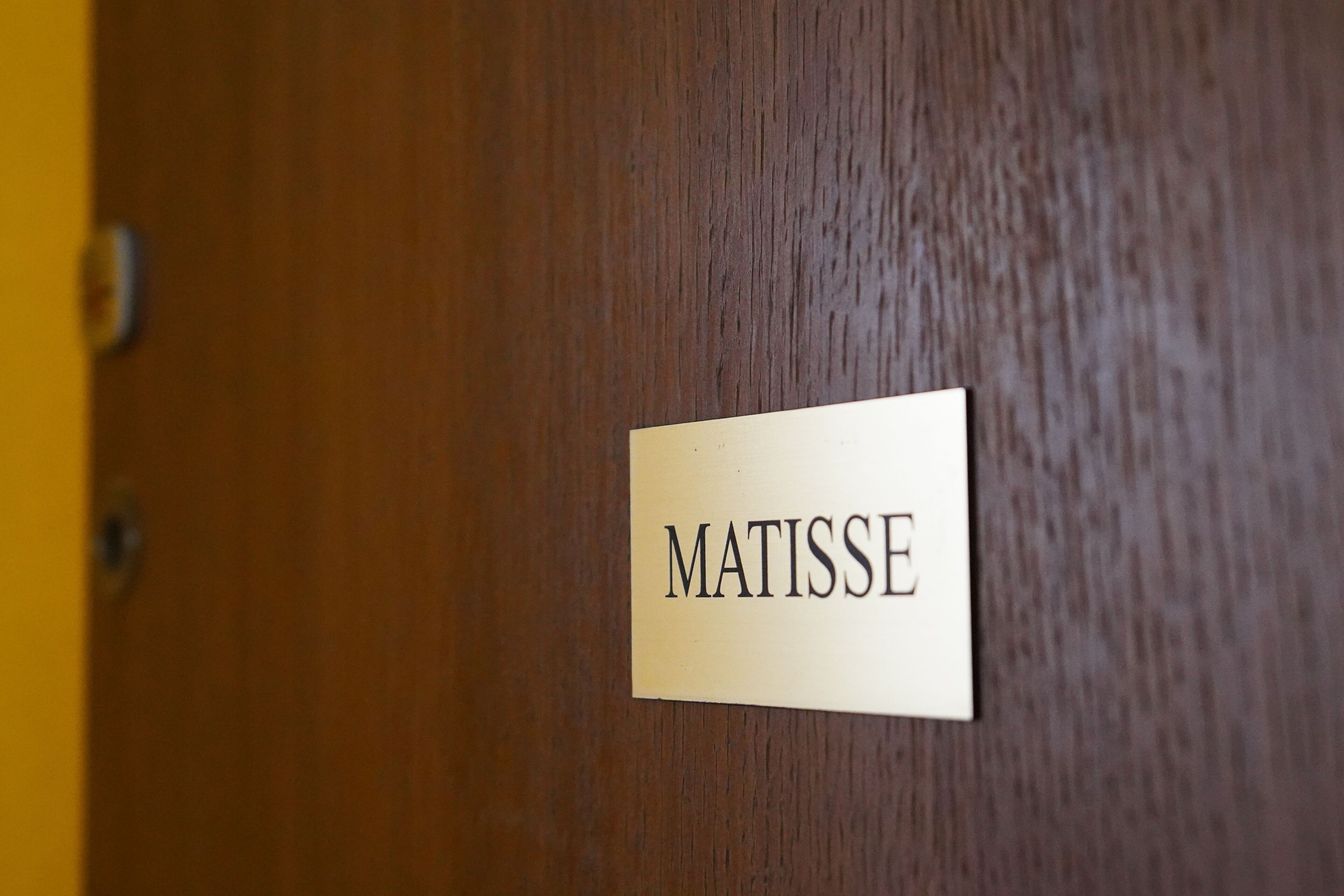 basic studio | premium bedding, free minibar, desk, iron/ironing board