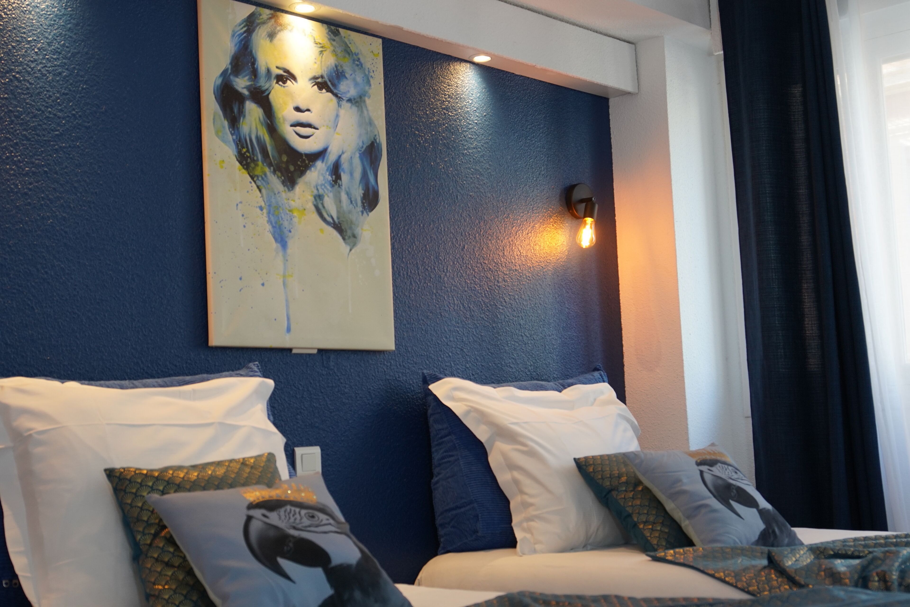 basic double or twin room | premium bedding, free minibar, desk, iron/ironing board