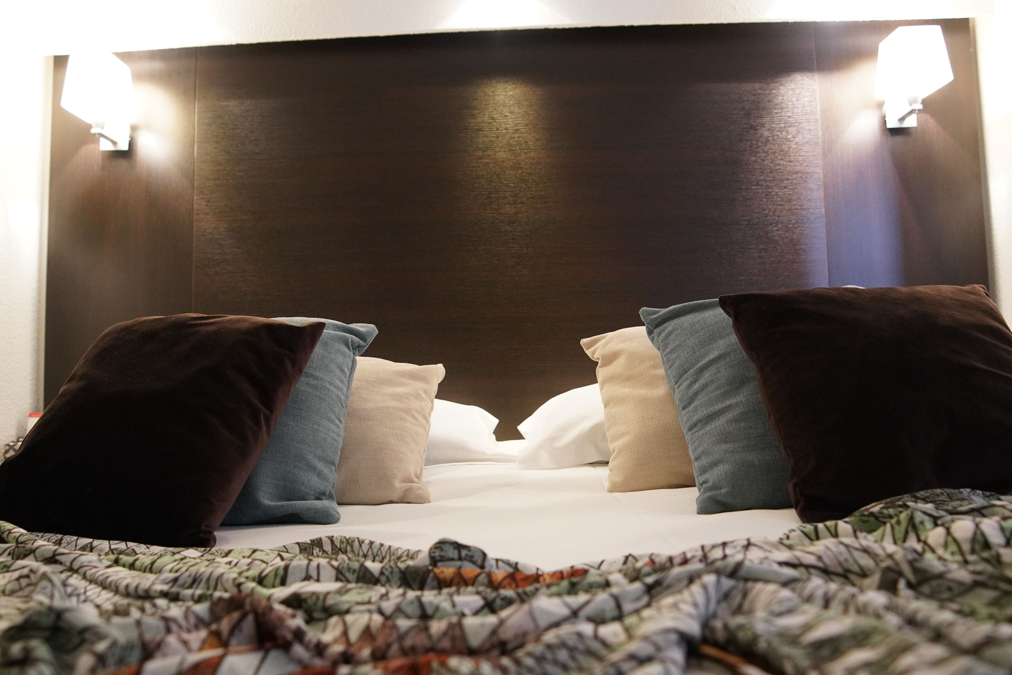 superior double or twin room | premium bedding, free minibar, desk, iron/ironing board