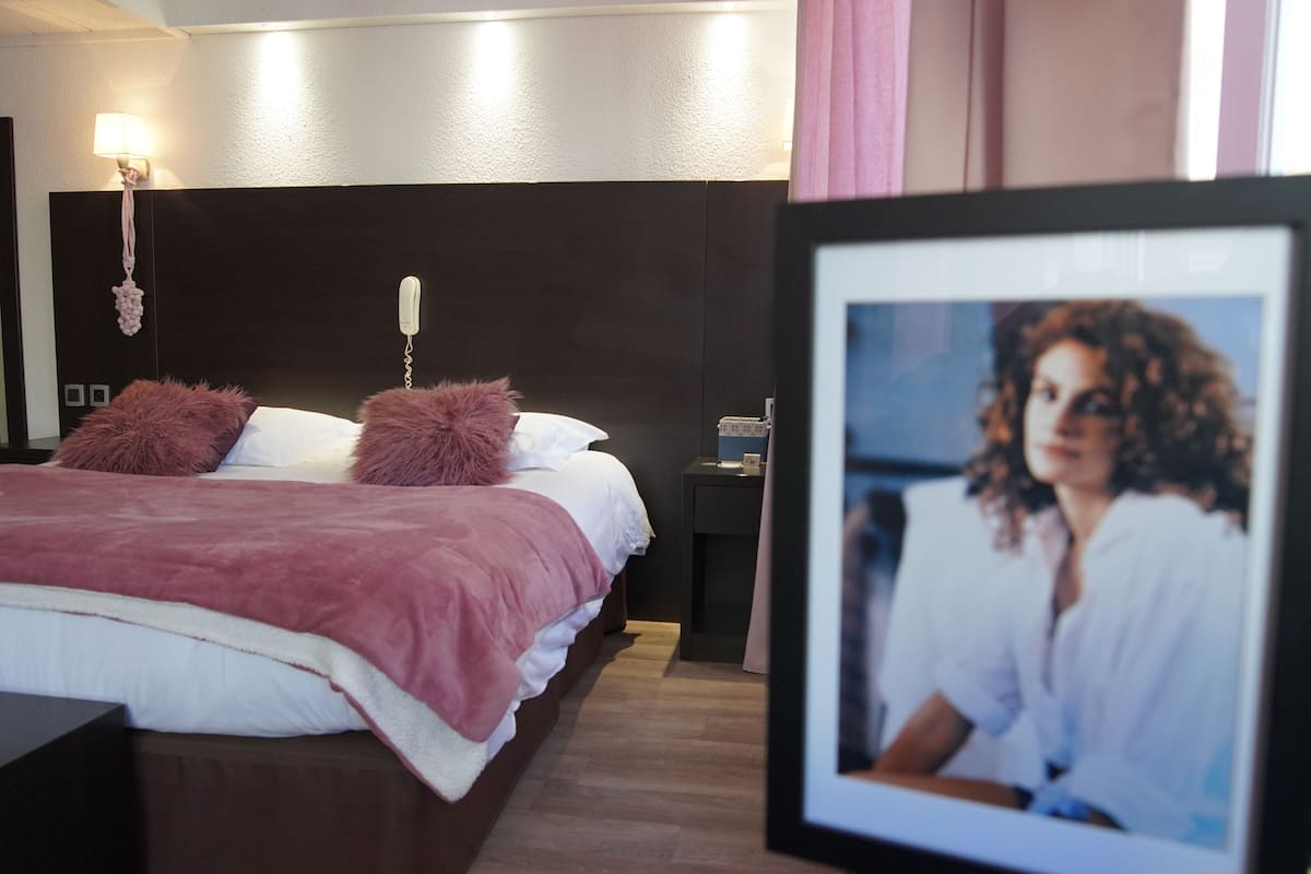 Junior Suite | Premium bedding, minibar (free items), desk, iron/ironing board