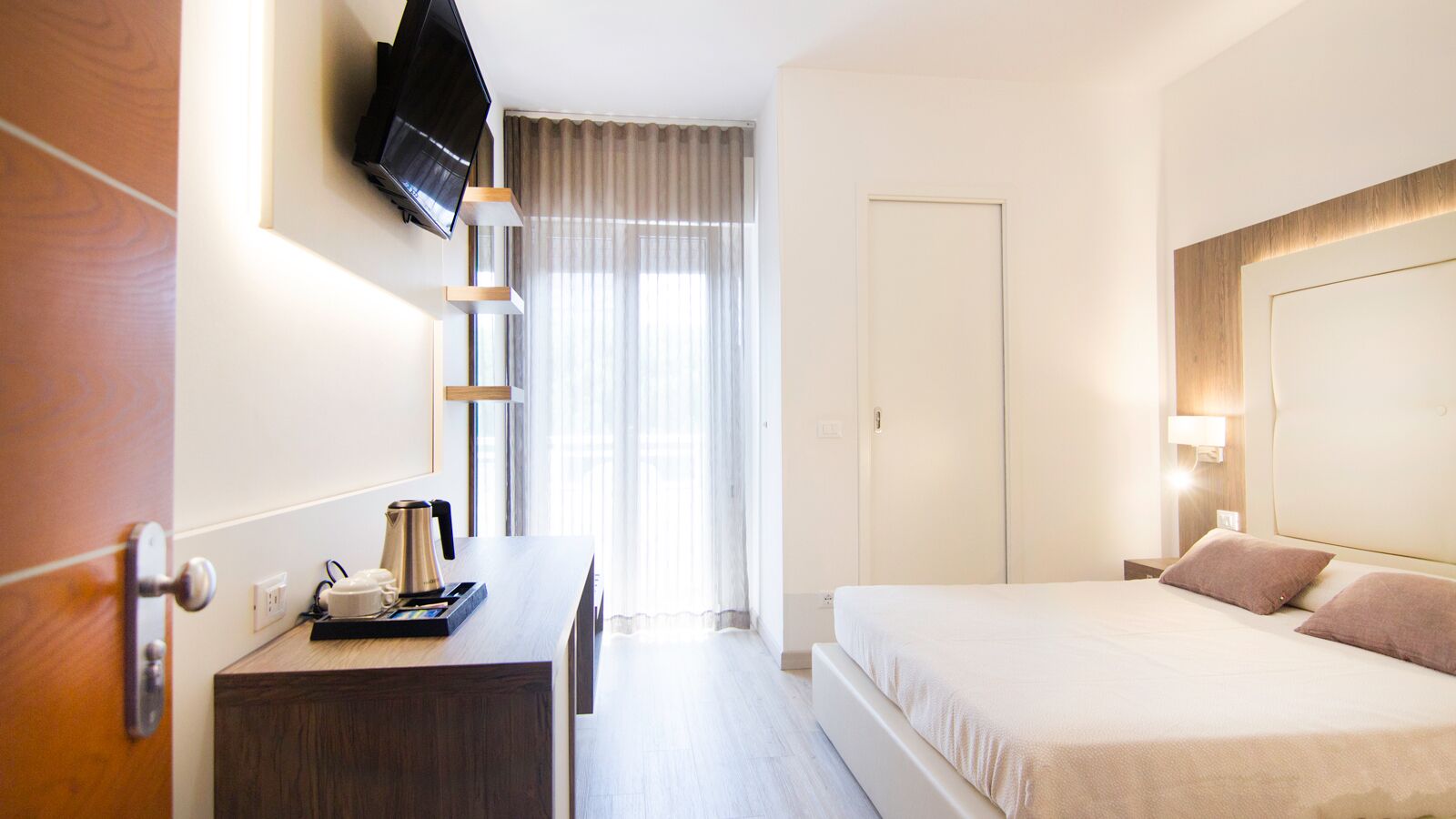 comfort double room, 1 double bed, garden view | minibar, in-room safe, desk, free wifi