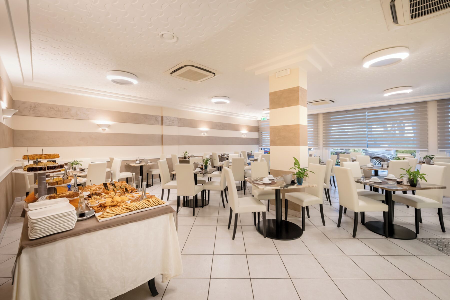 lunch and dinner served, italian cuisine