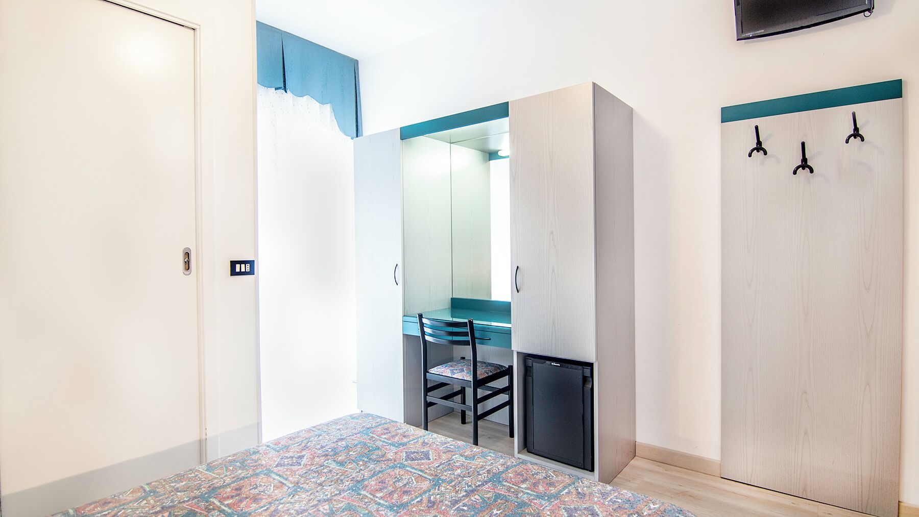 double room | minibar, in-room safe, desk, free wifi