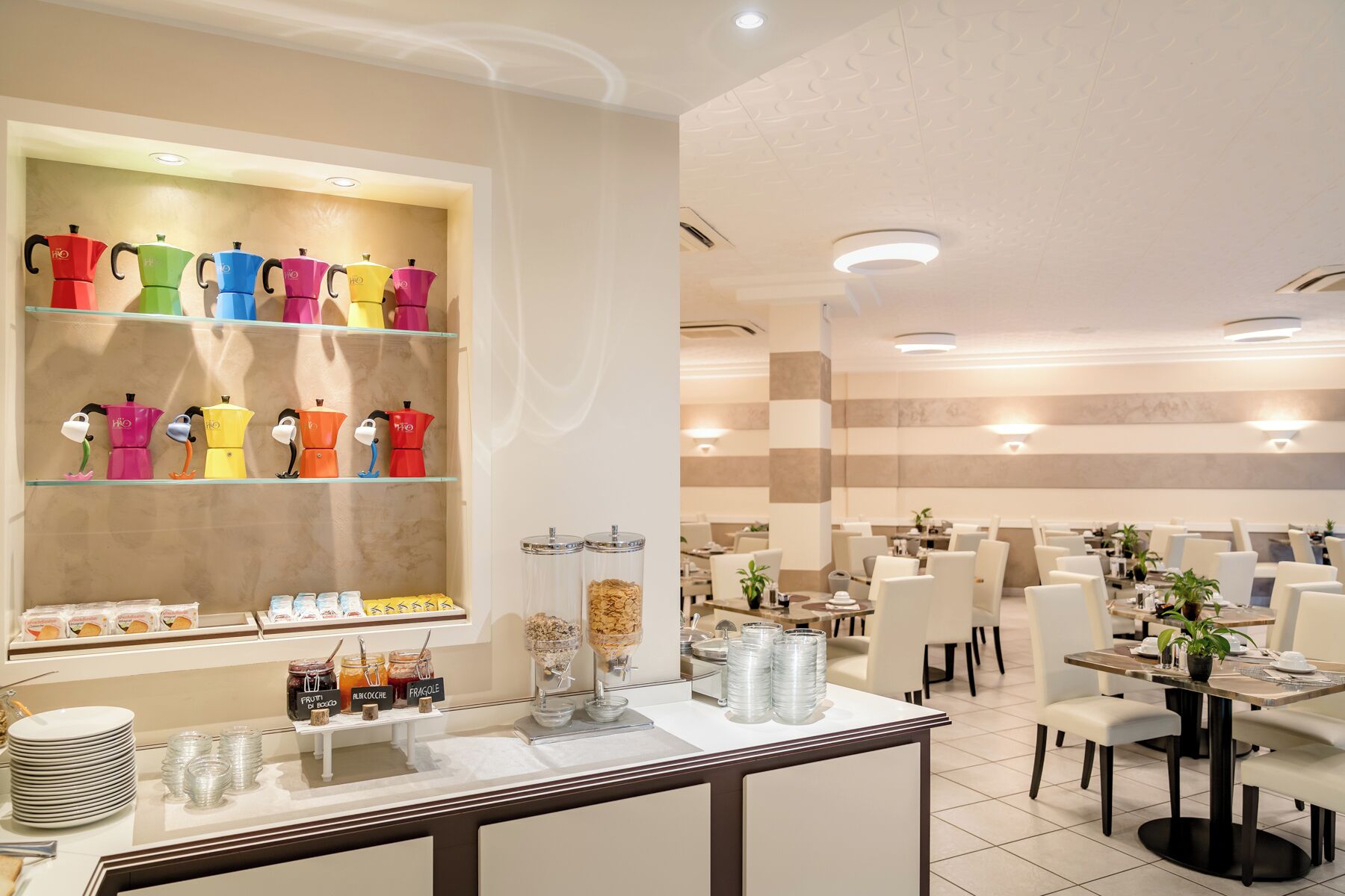 lunch and dinner served, italian cuisine