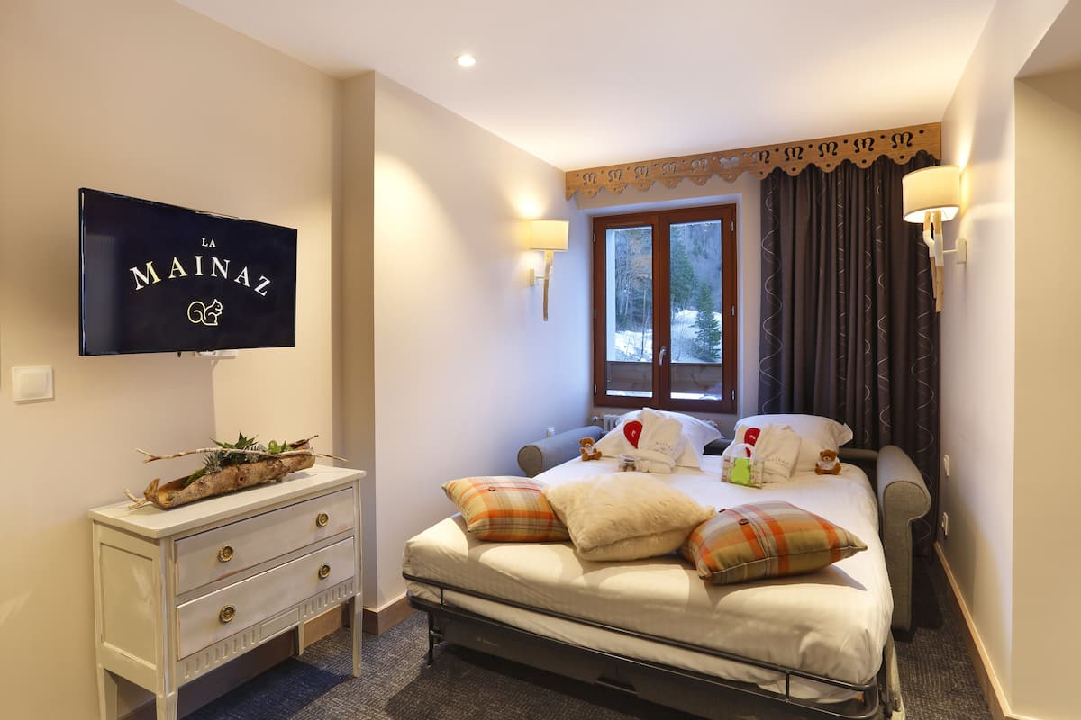 suite familiale, vue lac et vue montagne | children’s theme room