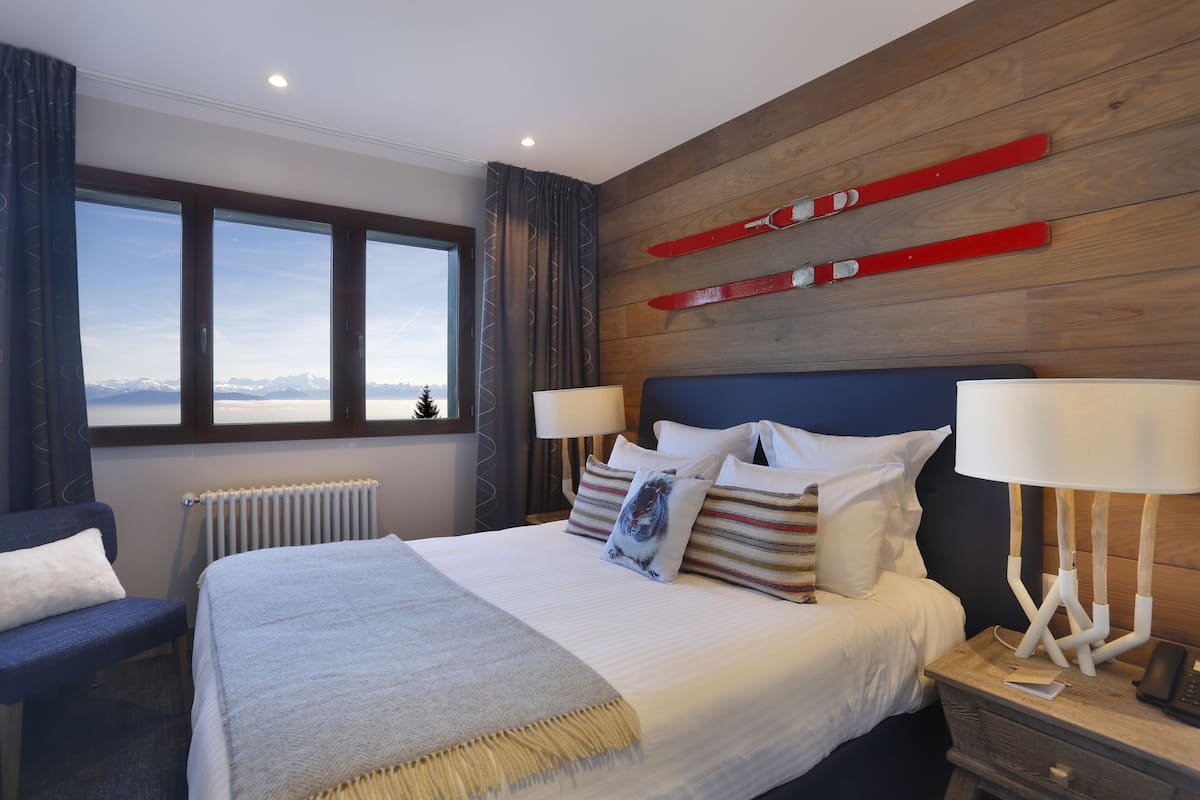 Junior Suite, Balcony | 2 bedrooms, premium bedding, Select Comfort beds, minibar