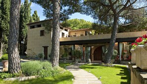 Front of property - Le Mas d'Entremont (Aix-en-Provence)