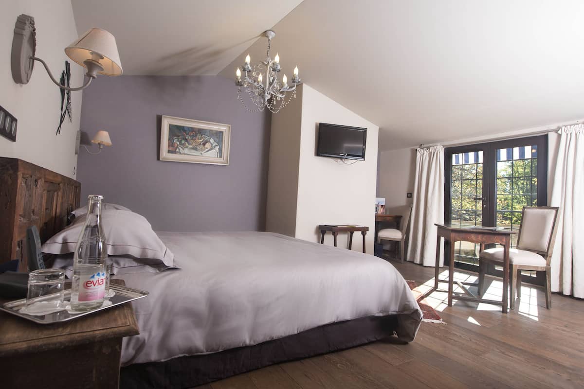 Doppia Standard | Biancheria da letto di alta qualità, minibar, una cassaforte in camera