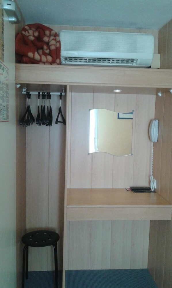 A bunk bed with an air conditioner above, a desk with a telephone, and a chair. - Fasthotel Carcassonne (Carcassonne)