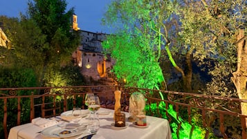 2 ristoranti, aperti a pranzo e a cena, cucina francese