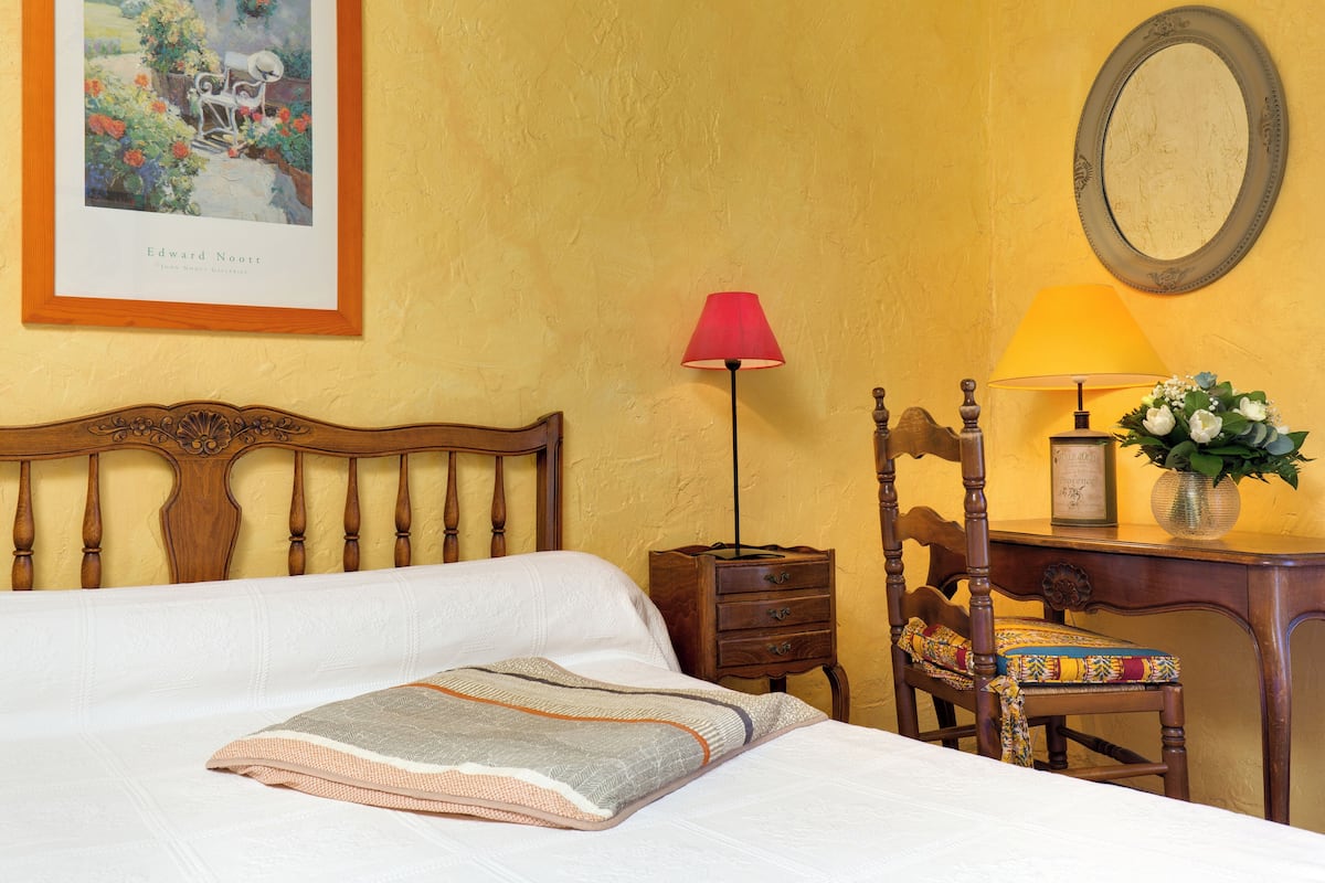 Quarto casal, sacada (Village and valley view) | Wi-Fi de cortesia, roupa de cama