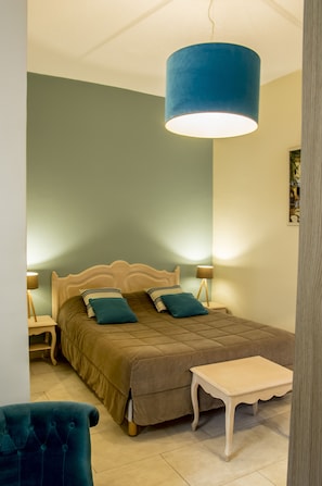 In-room safe, desk, soundproofing, free WiFi