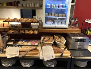 Daily buffet breakfast for a fee