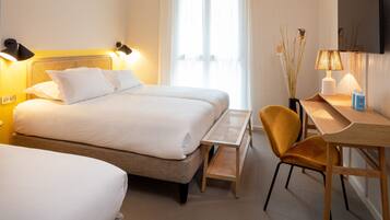 Dreibettzimmer, 3 Einzelbetten | Hochwertige Bettwaren, Zimmersafe, Schreibtisch, Verdunkelungsvorhänge