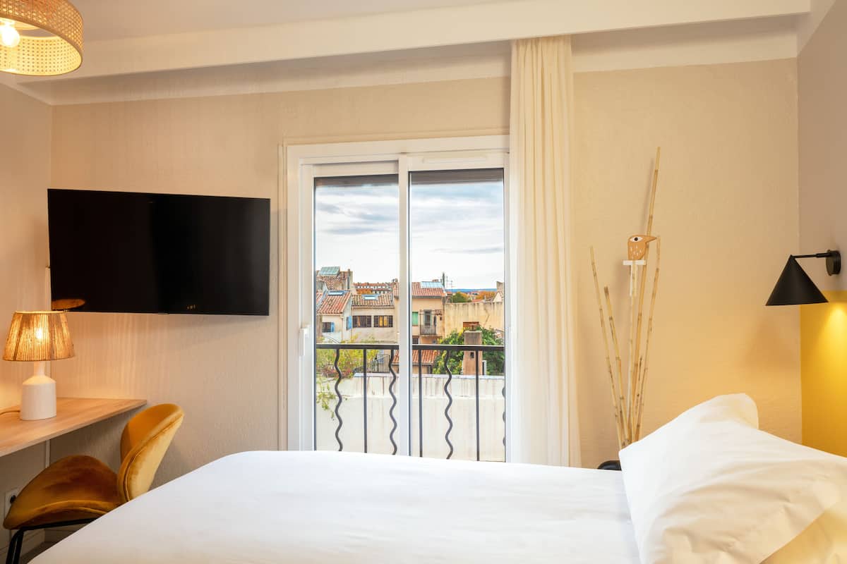Single Room | Premium bedding, in-room safe, desk, blackout drapes