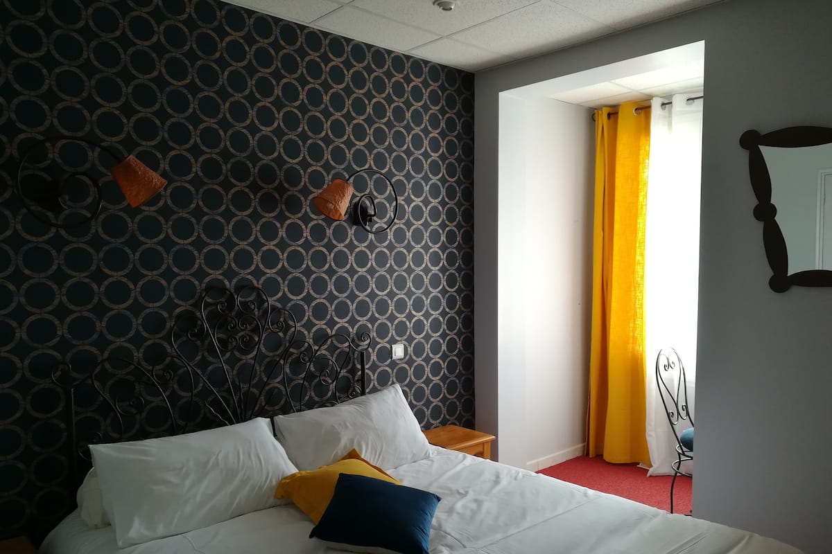Habitación doble clásica | Camas con pillow-top y caja de seguridad en la habitación