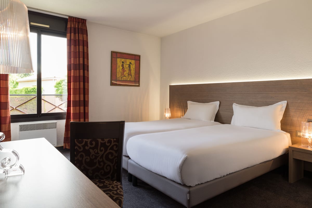 Desk, iron/ironing board, free WiFi, bed sheets