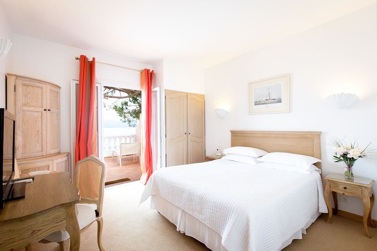 1 bedroom, premium bedding, minibar, in-room safe