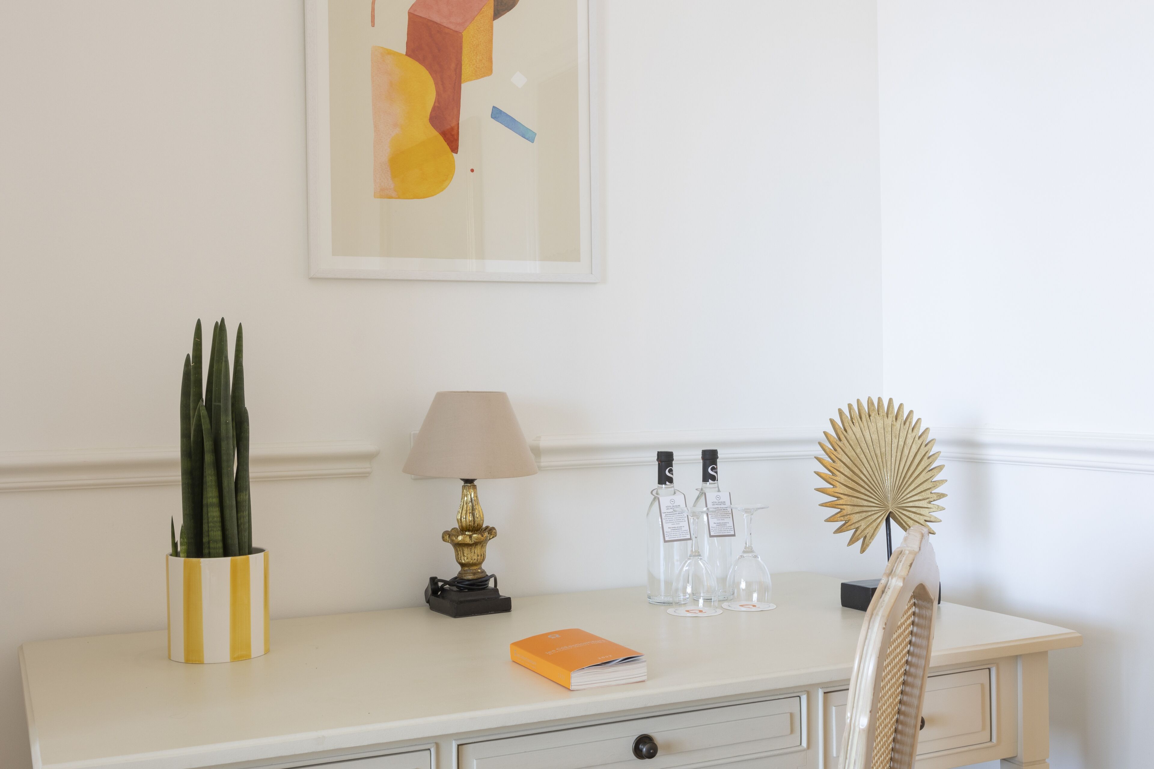 tv, dvd player, ipod dock