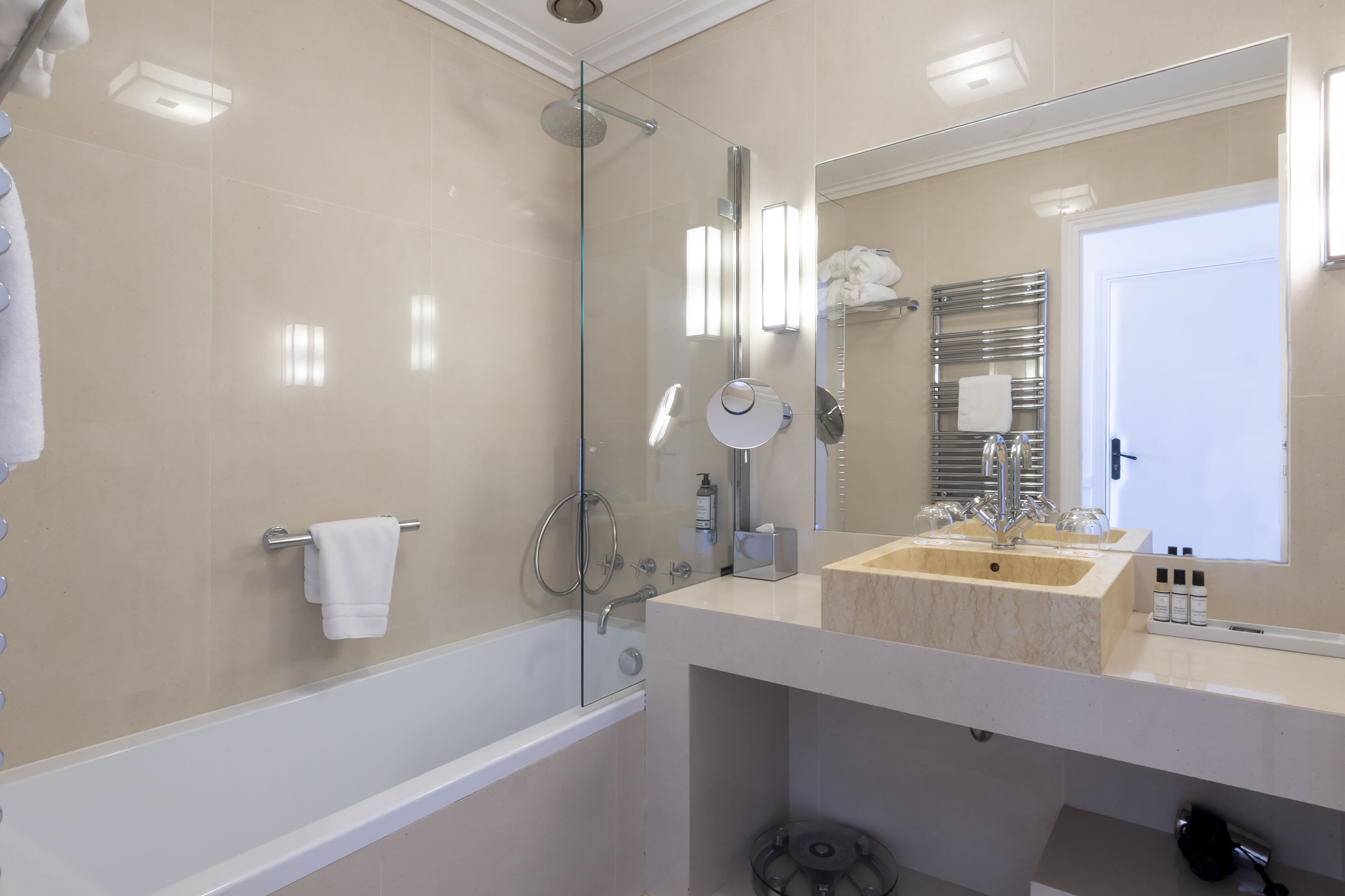 superior room, terrace, sea view (étage) | bathroom | shower, free toiletries, hair dryer, slippers