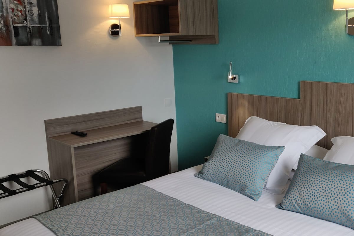Ropa de cama de alta calidad y escritorio