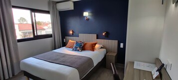 Ropa de cama de alta calidad y escritorio 