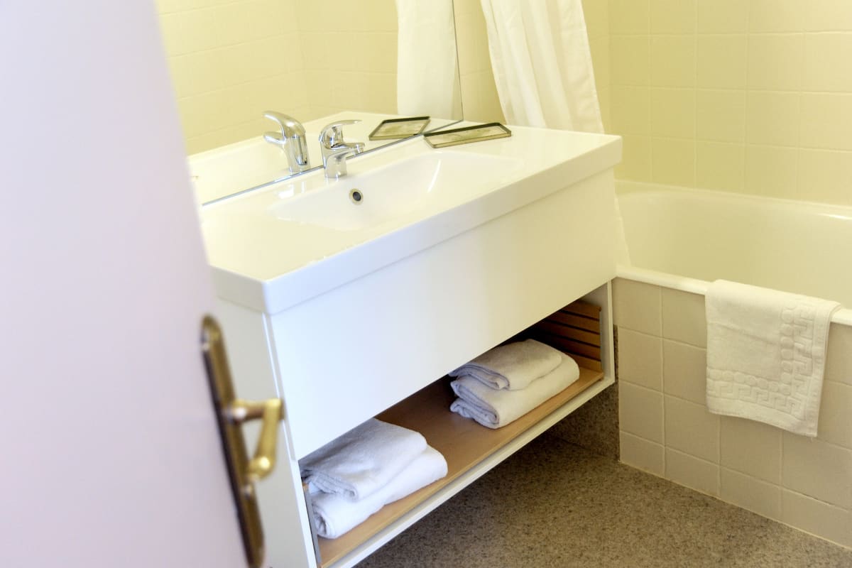 comfort double room | bathroom sink