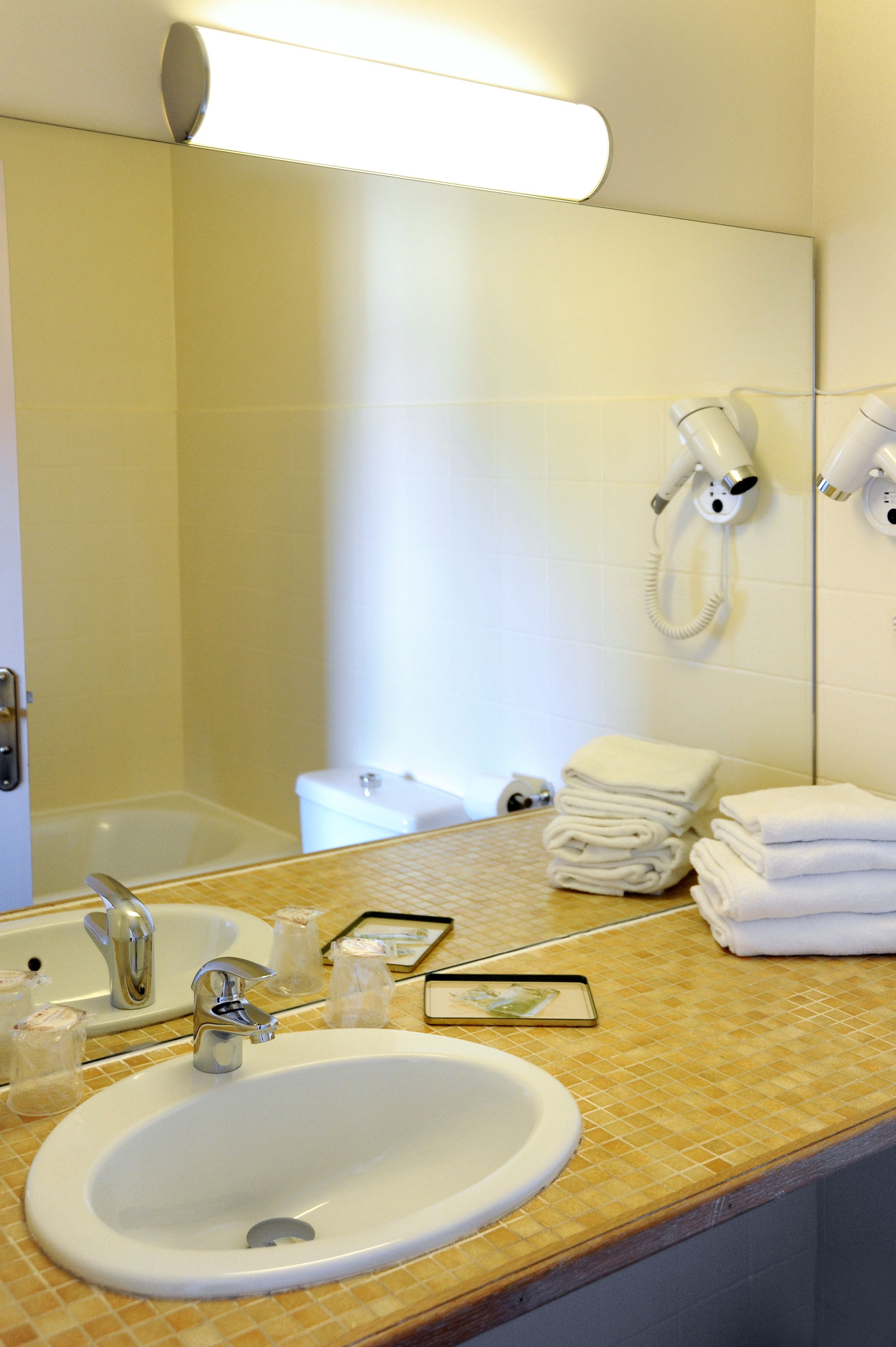 comfort double room | bathroom sink