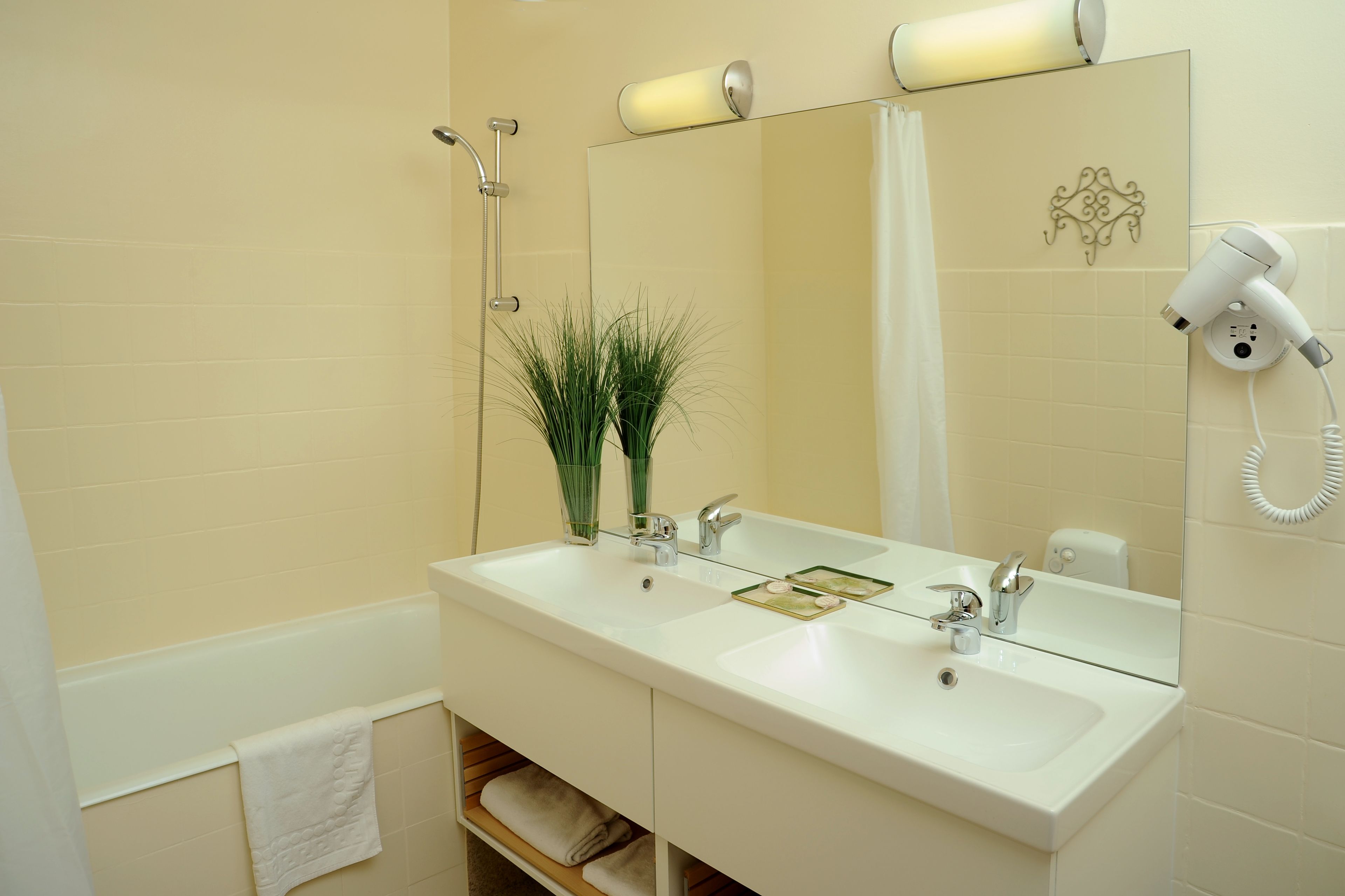 superior room | bathroom sink