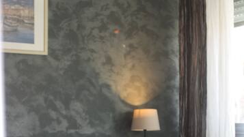 Chambre Double Standard, 1 grand lit, salle de bains privée | Literie de qualité supérieure, bureau, chambres insonorisées