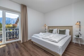 Rom – comfort | Minibar, safe på rommet, skrivebord og lydisolert