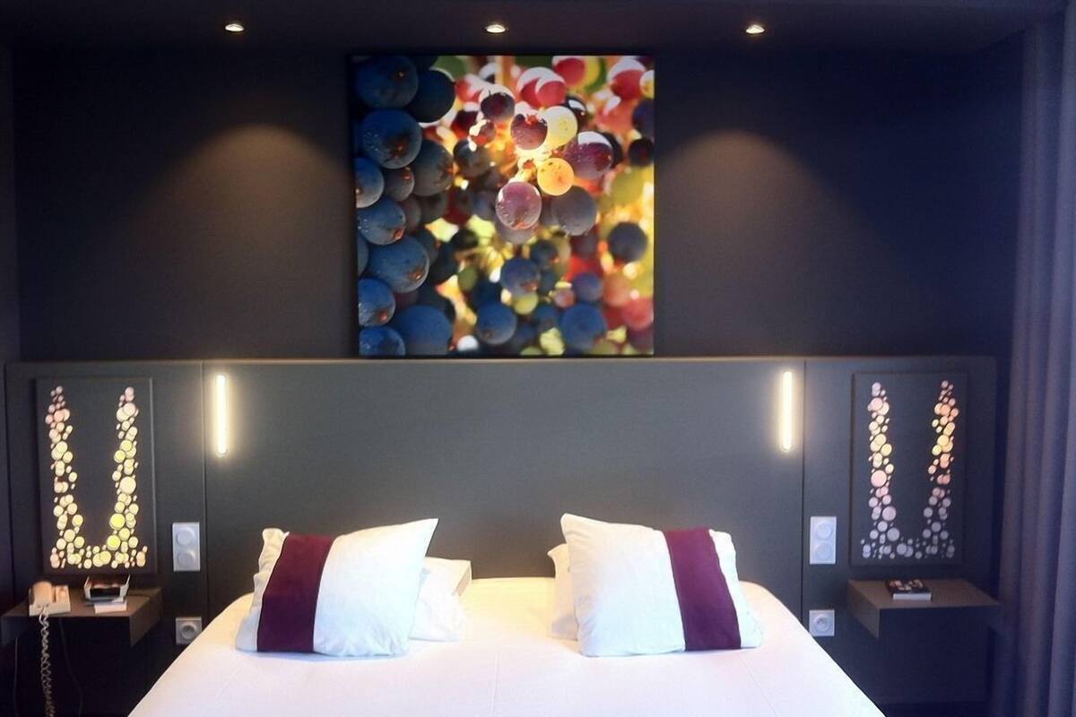 double room, non smoking (breakfast included) | in-room safe, individually decorated, individually furnished