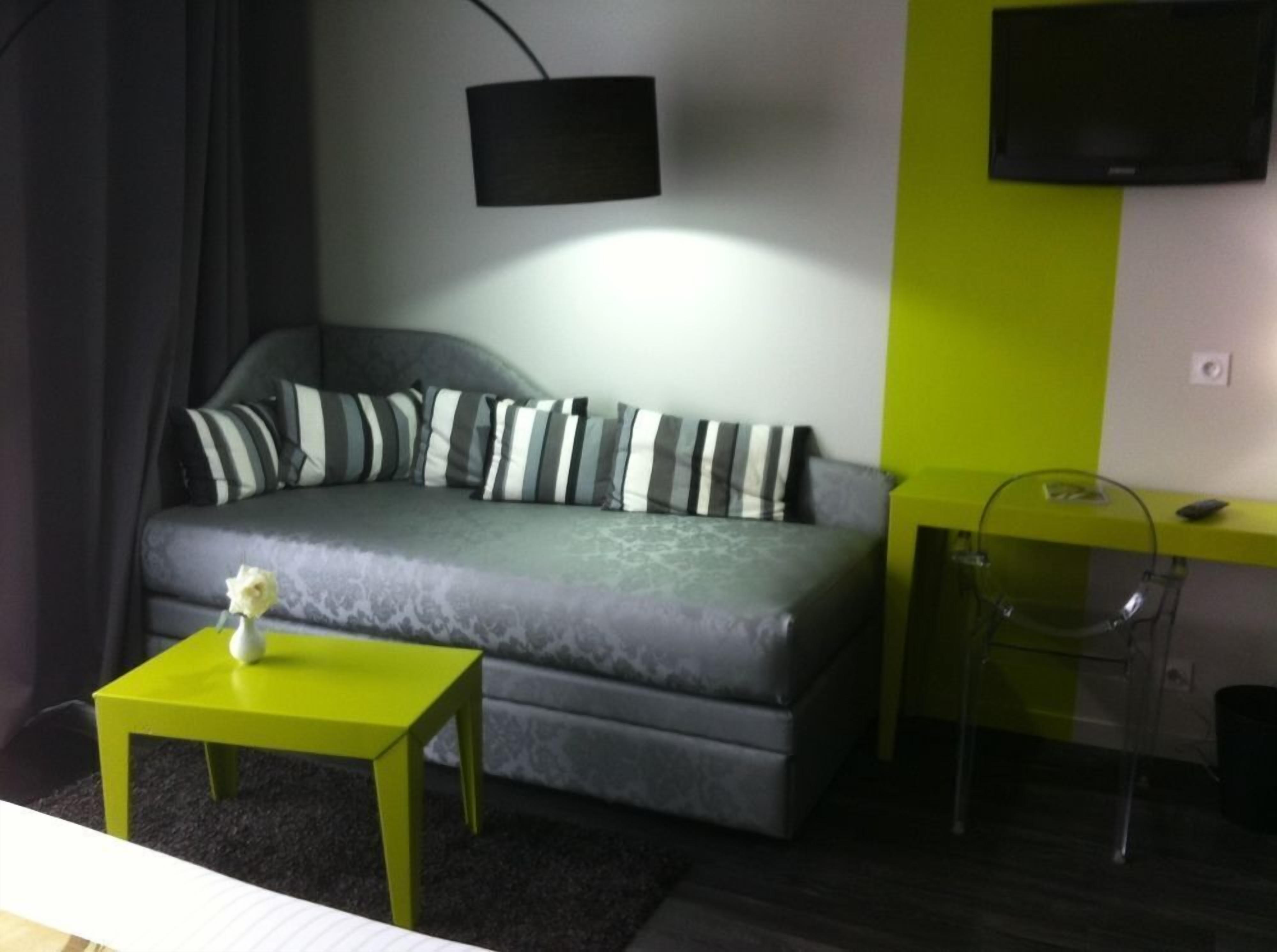 suite, non smoking | in-room safe, individually decorated, individually furnished