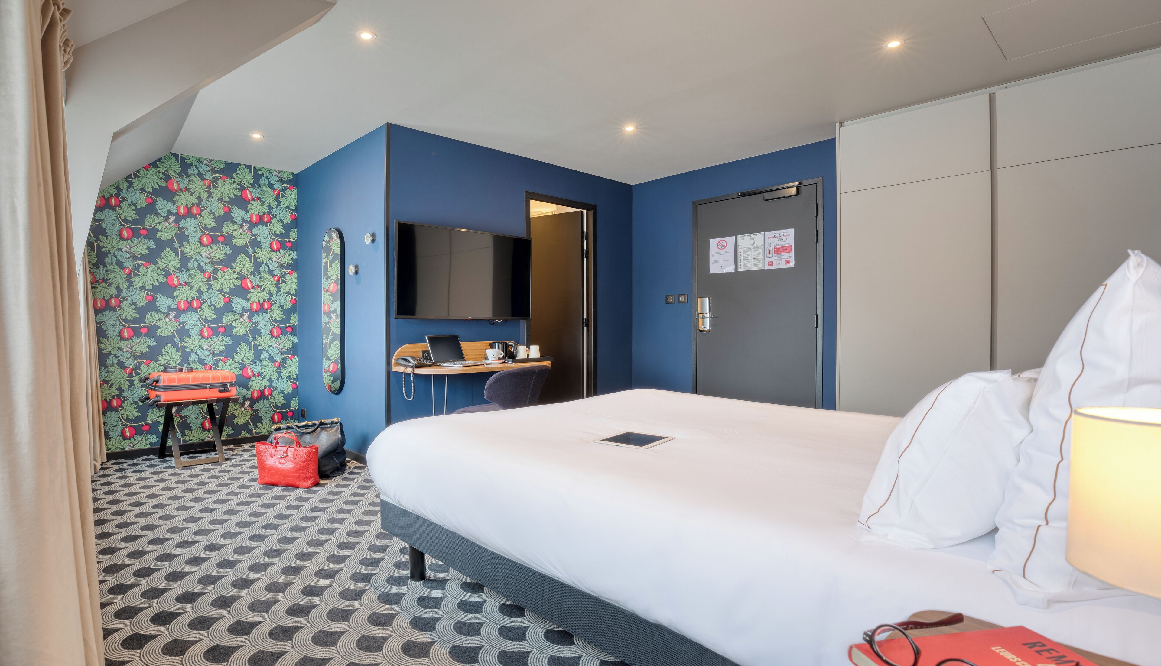 executive double room | desk, soundproofing, free wifi