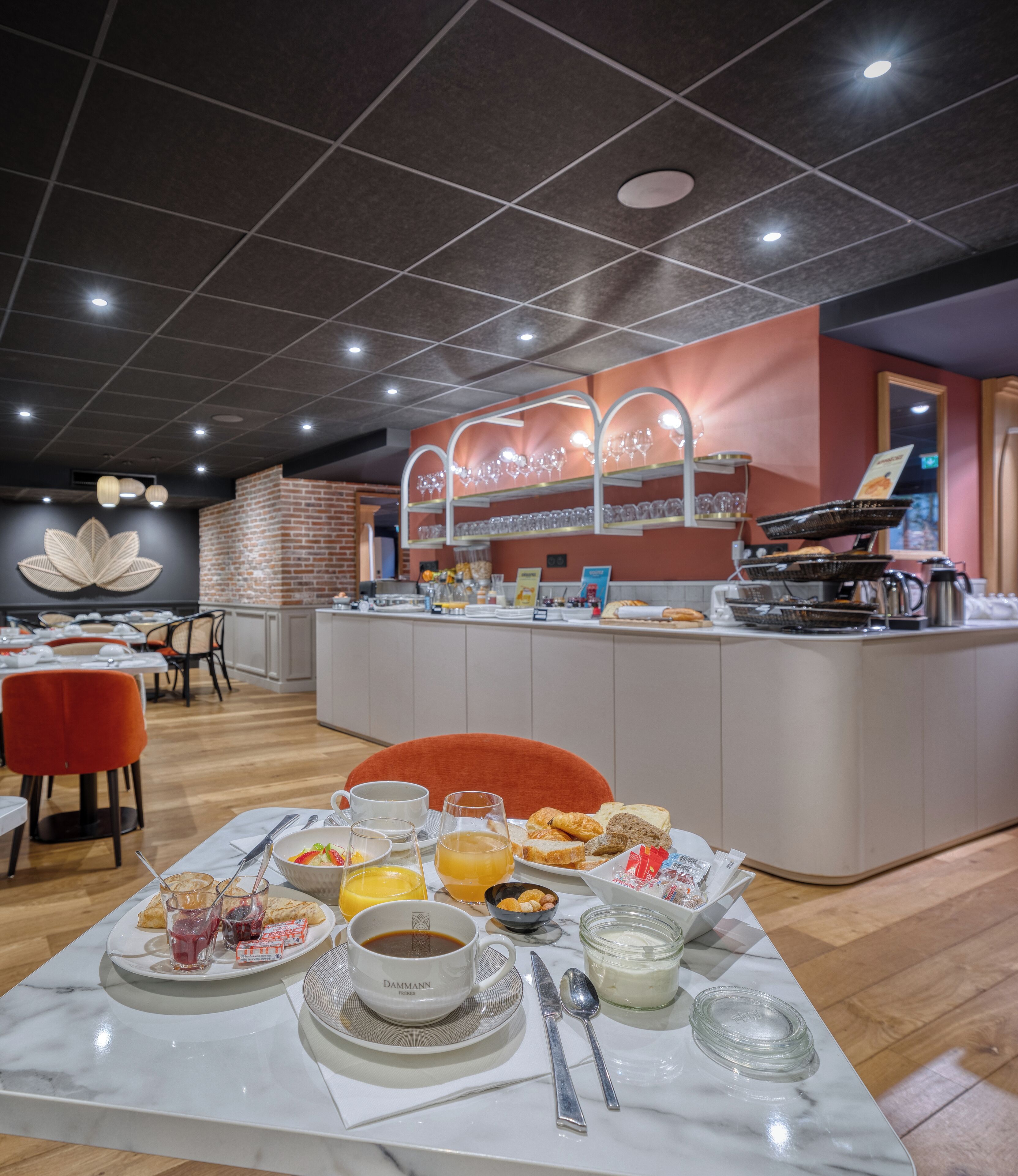 Daily continental breakfast (EUR 14.50 per person)