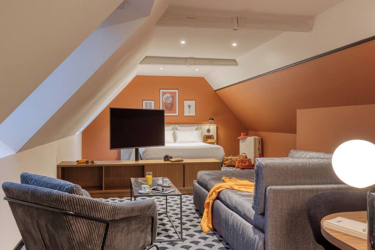 premium quadruple room | desk, soundproofing, free wifi