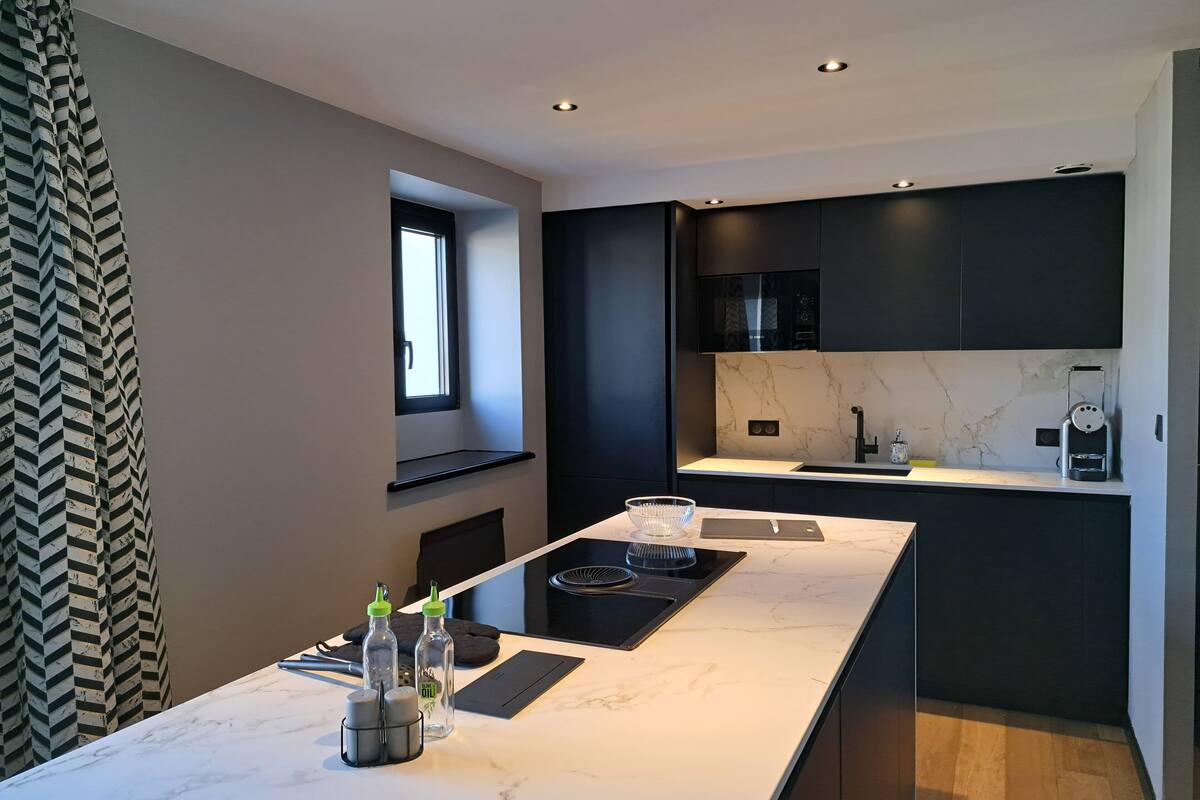 studio suite | desk, soundproofing, free wifi