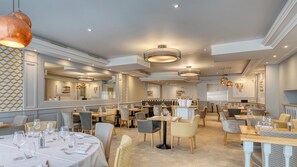 Lunch and dinner served, French cuisine - Brit Hotel Les Voyageurs (Loudeac)