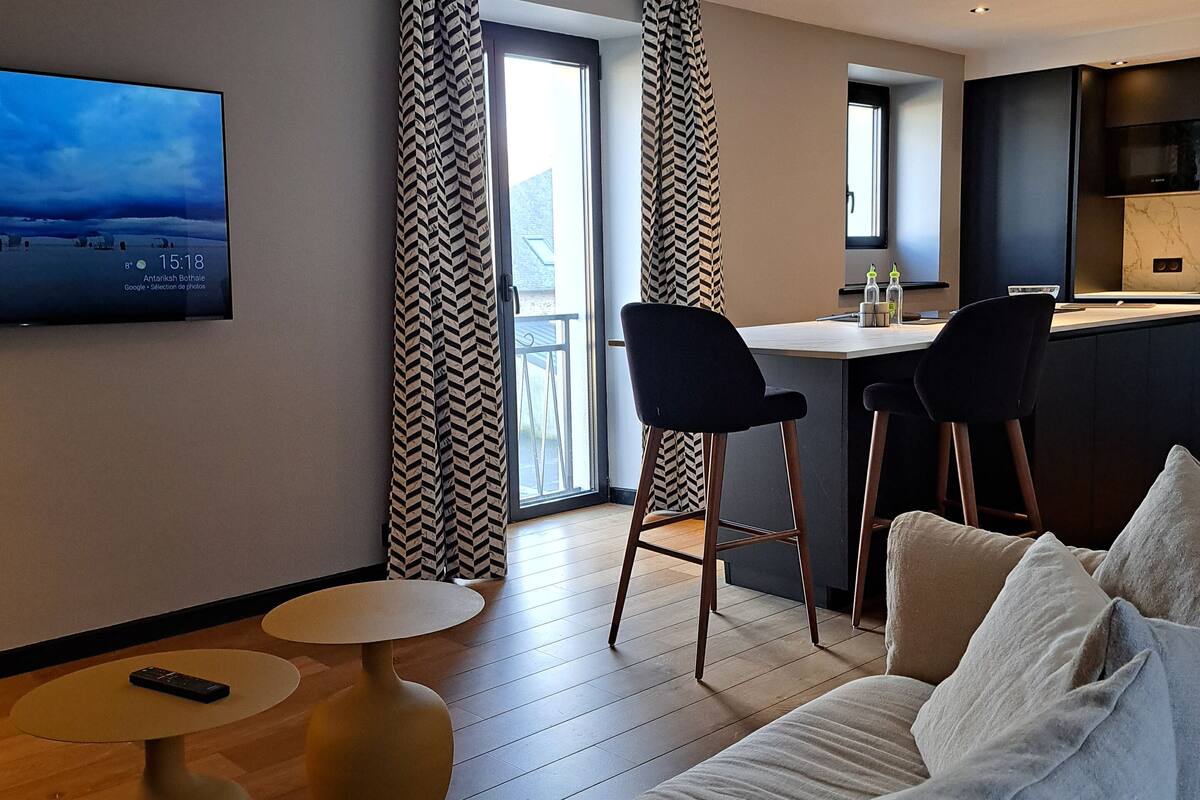 studio suite | desk, soundproofing, free wifi