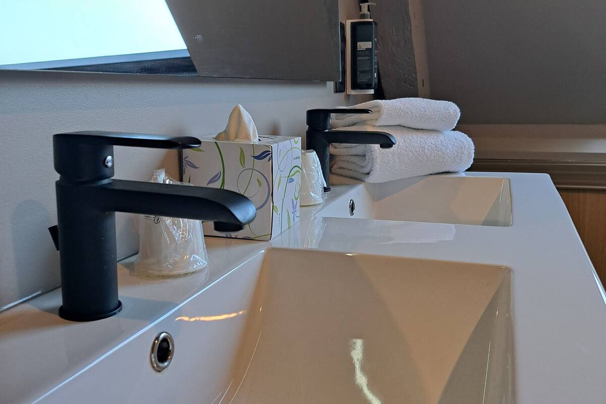 studio suite | desk, soundproofing, free wifi