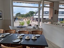 Desayuno buffet diario (EUR 12.5 por persona)