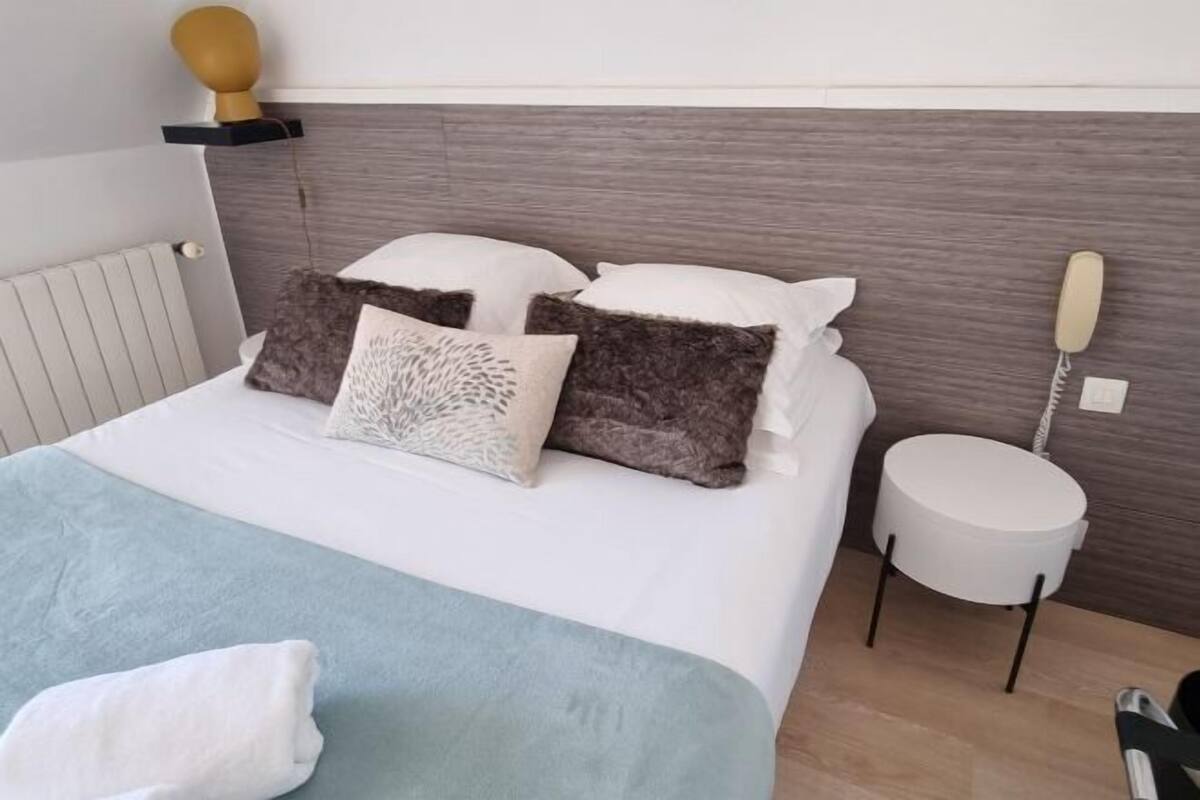 Hypo-allergenic bedding, individually decorated, individually furnished