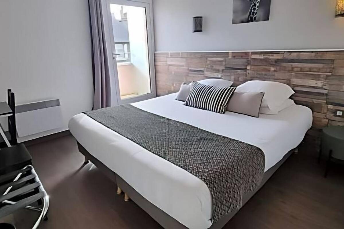Hypo-allergenic bedding, individually decorated, individually furnished