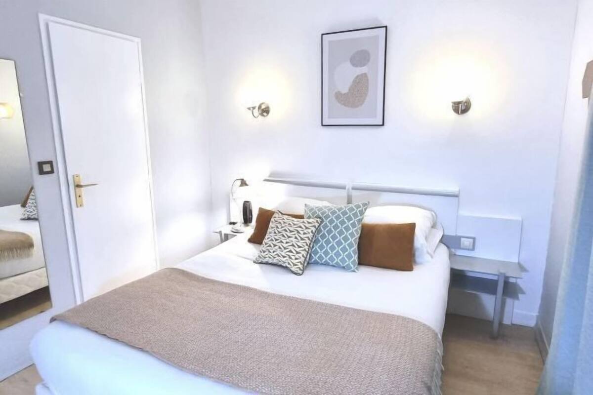 Hypo-allergenic bedding, individually decorated, individually furnished