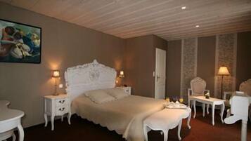 Suite (Double) | Coffres-forts dans les chambres, rideaux occultants, Wi-Fi gratuit