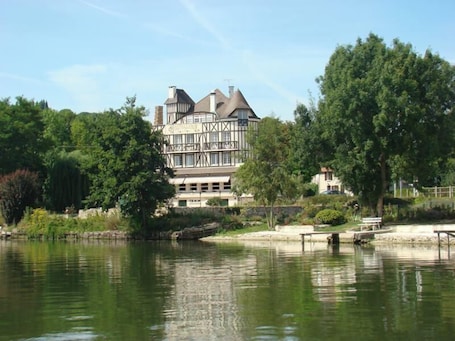 Exterior. Hostellerie Saint Pierre