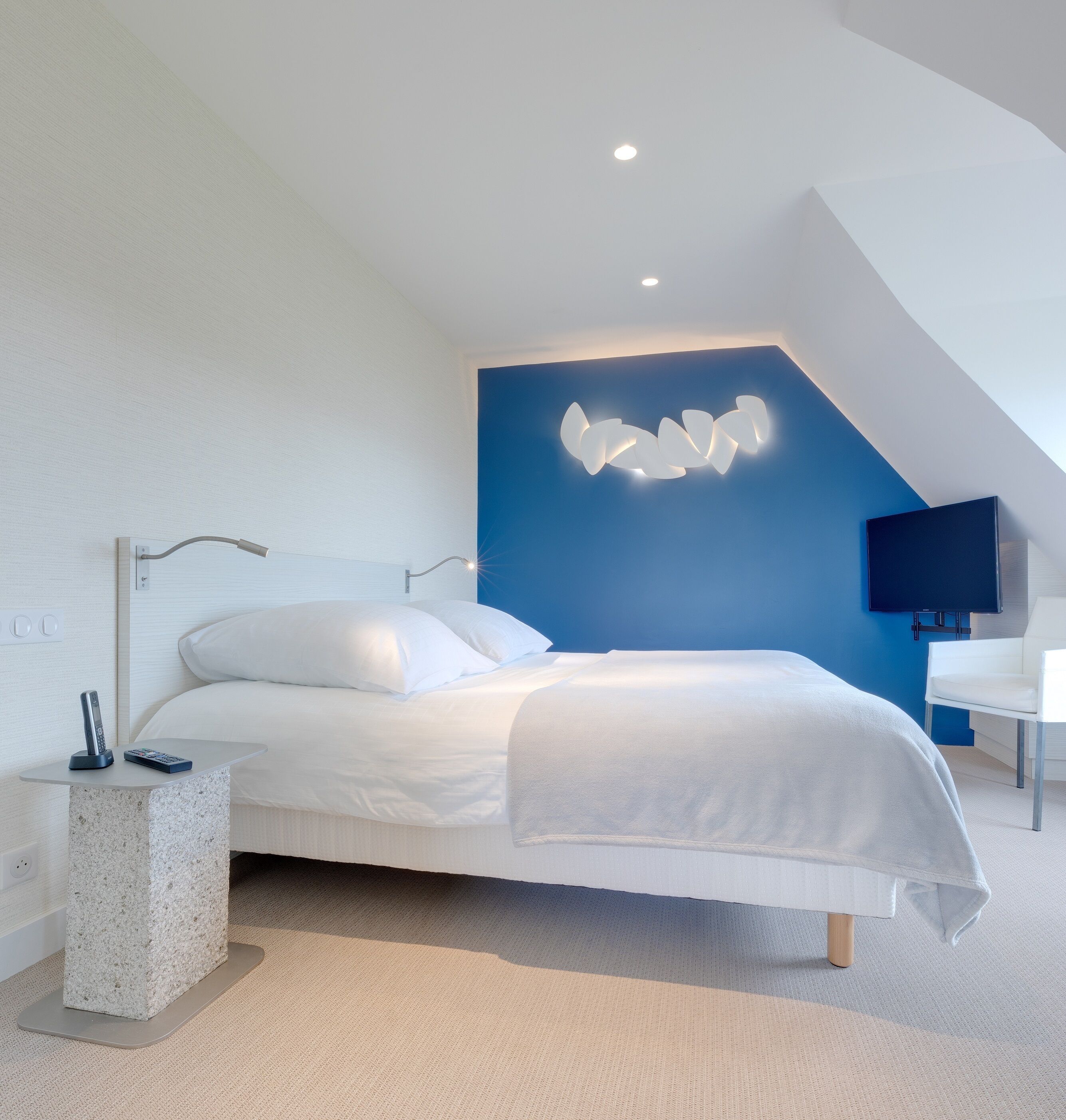 suite | premium bedding, in-room safe, blackout curtains, soundproofing