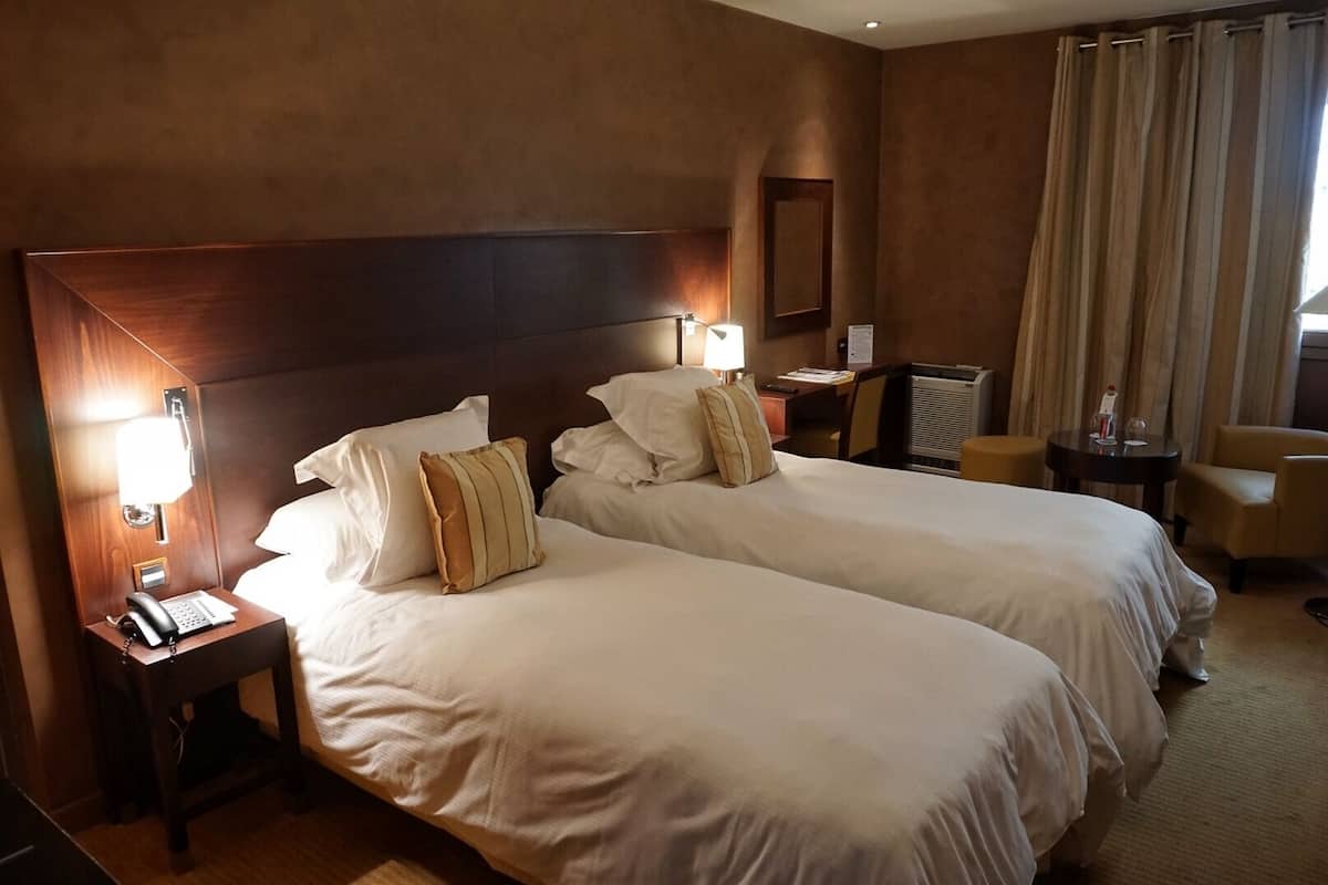 Chambre avec lits jumeaux (Intermediate) | Coffre-fort, bureau, systĂšme dâinsonorisation, fer et planche Ă repasser